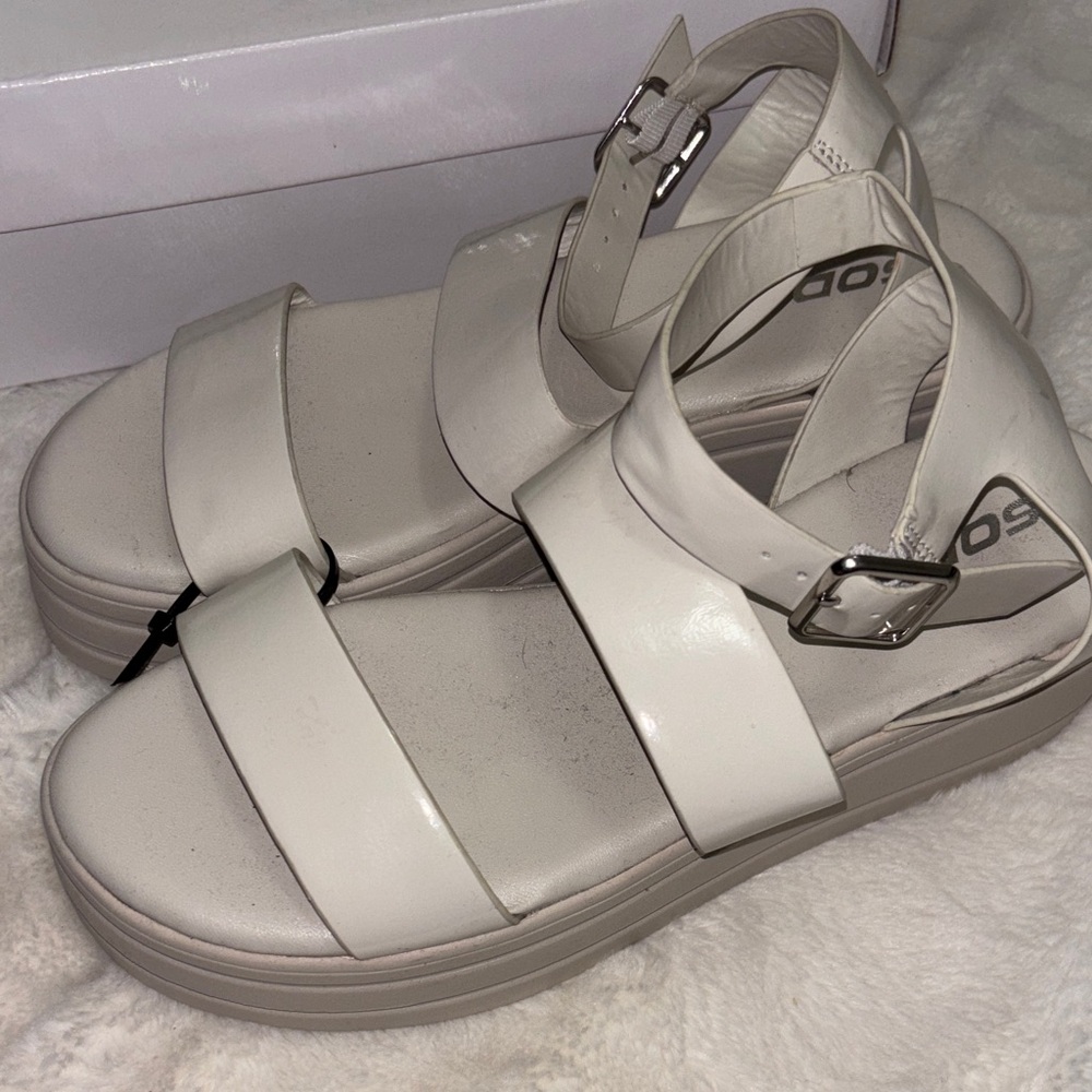 White Platform Ankle-Strap Sandals - Women's(Off White)